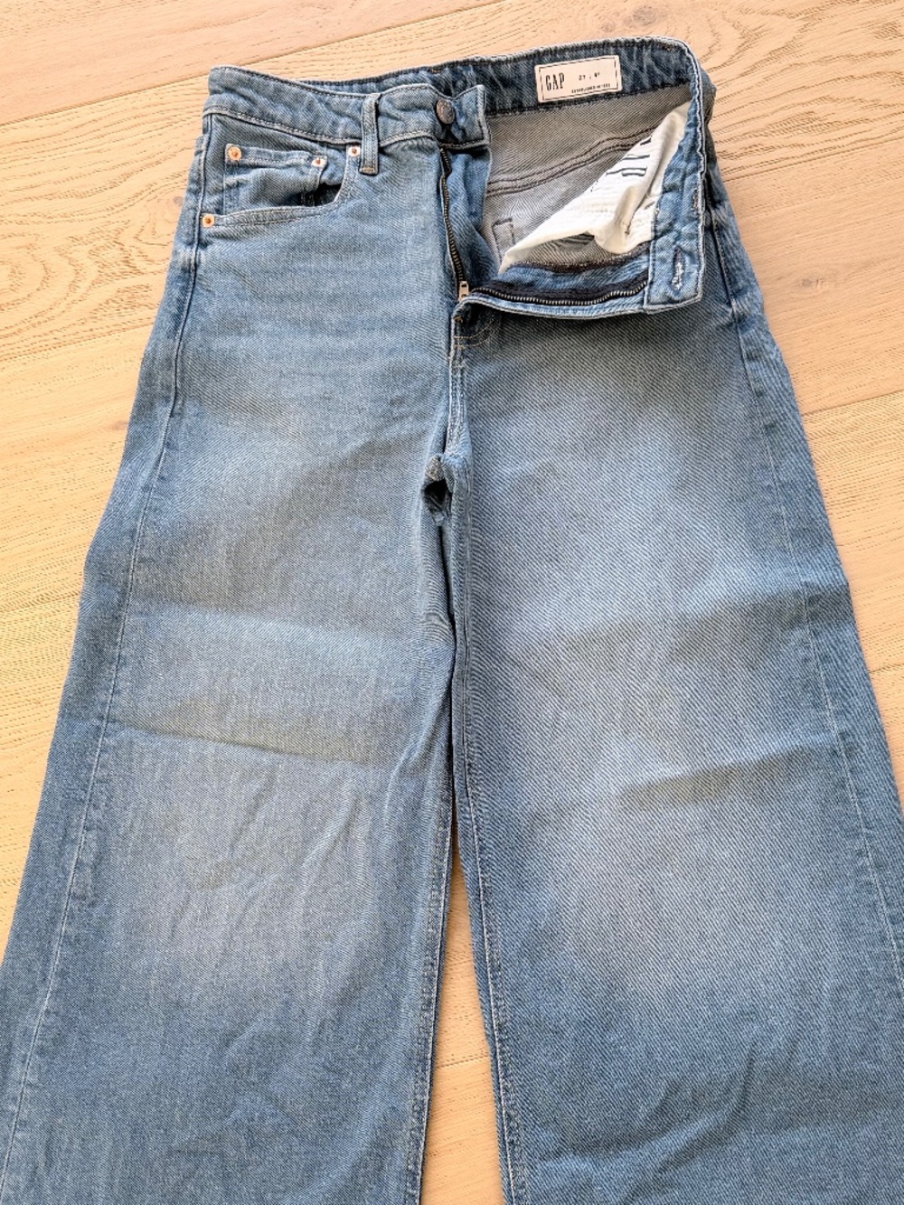 GAP High Rise Wide Leg Jeans – Size 4 Petite (Light Wash)